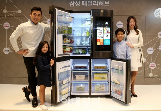 Samsung launches new multifunctional cooking appliance in S. Korea