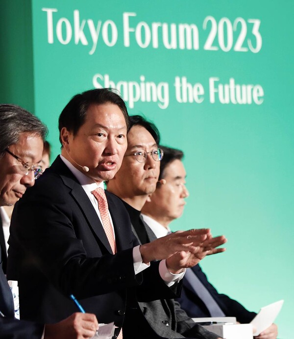 지태원 SK그룹 회장이 30일 일본 도쿄대학교에서 열린 2023 도쿄포럼 비즈니스 리더 세션에서 연설하고 있다.