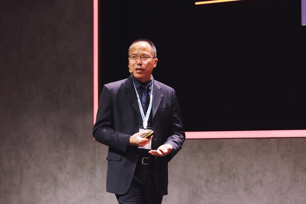 Mr. Cao Ming giving a keynote speech at MWC Barcelona 2024